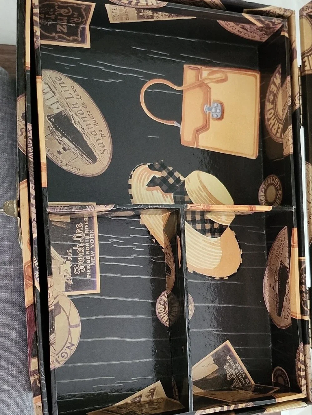 Travel-Themed Jewelry Storage Box in Black and Brown